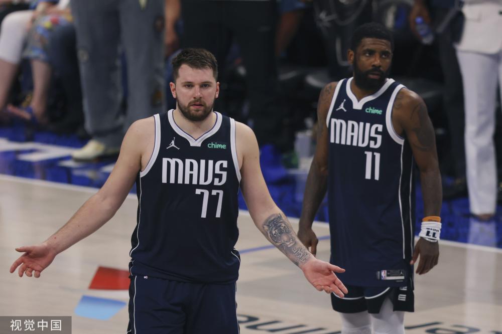 国足防守的 国足防守的